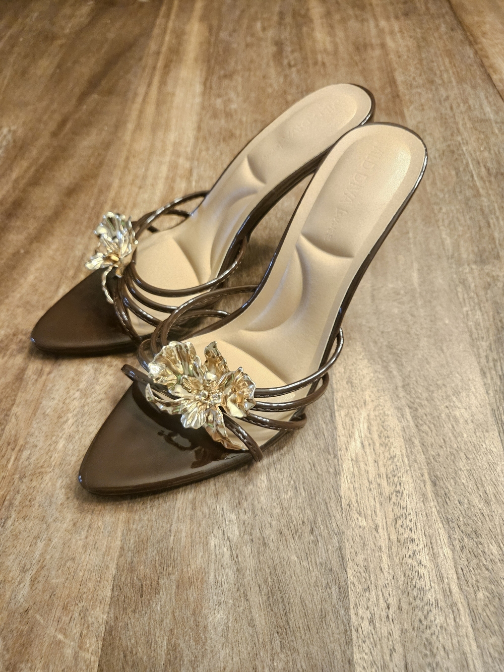 Wild Diva Elegant Brown Slip-On Heeled Sandals with Gold Flower Accent Size 7